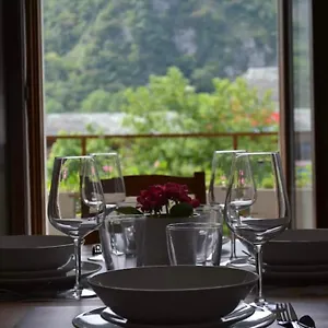https://valley-house.it-lombardy.com