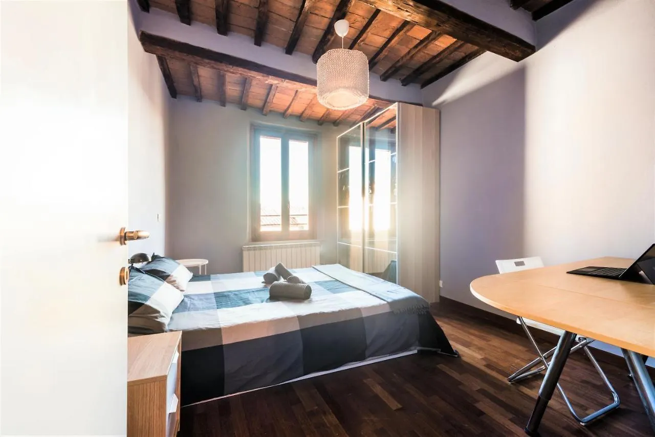 Hostly - La Pera Suite Apartment - 2 Bedrooms, Full Center Pisa